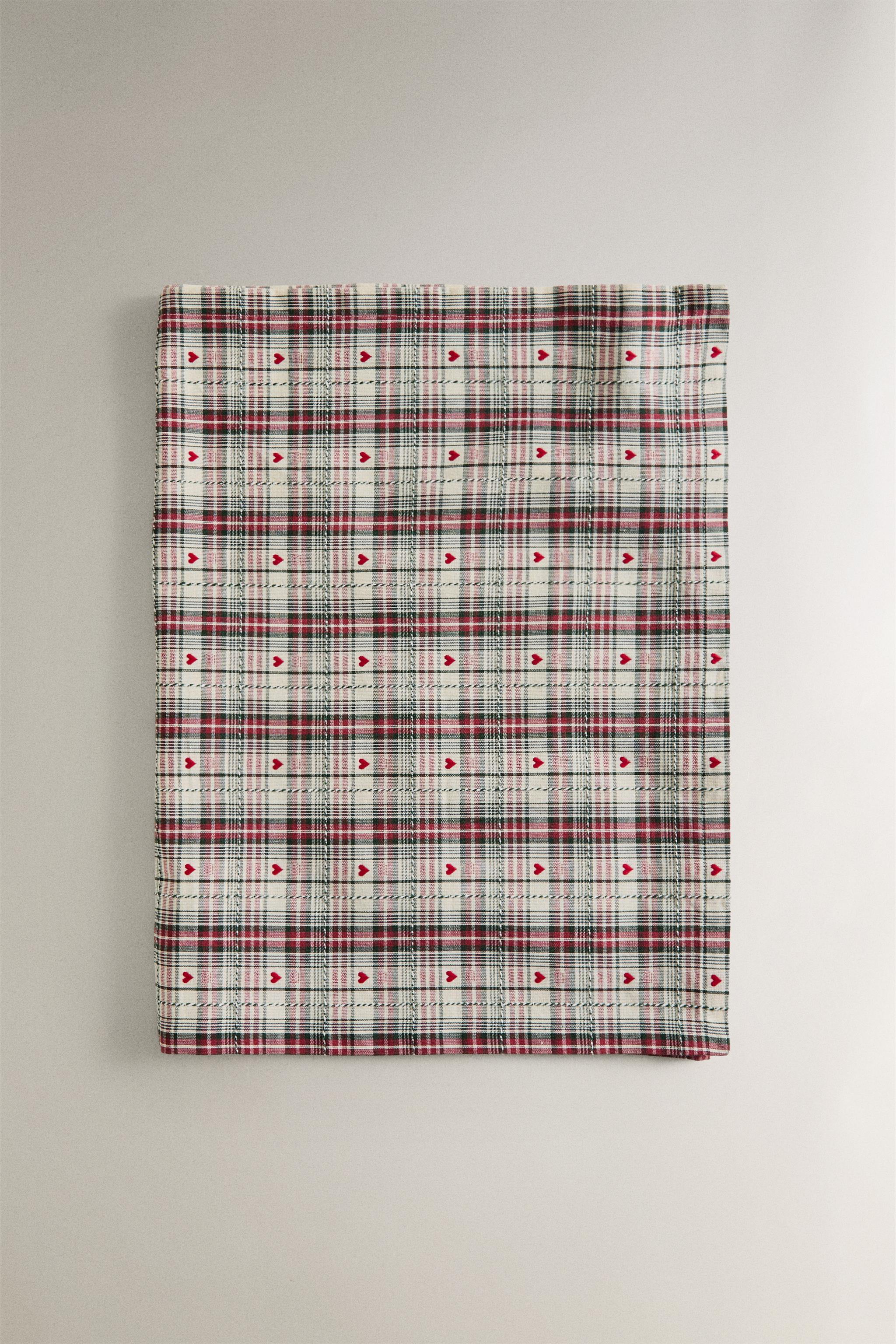 DYED THREAD CHRISTMAS HEART TABLE RUNNER